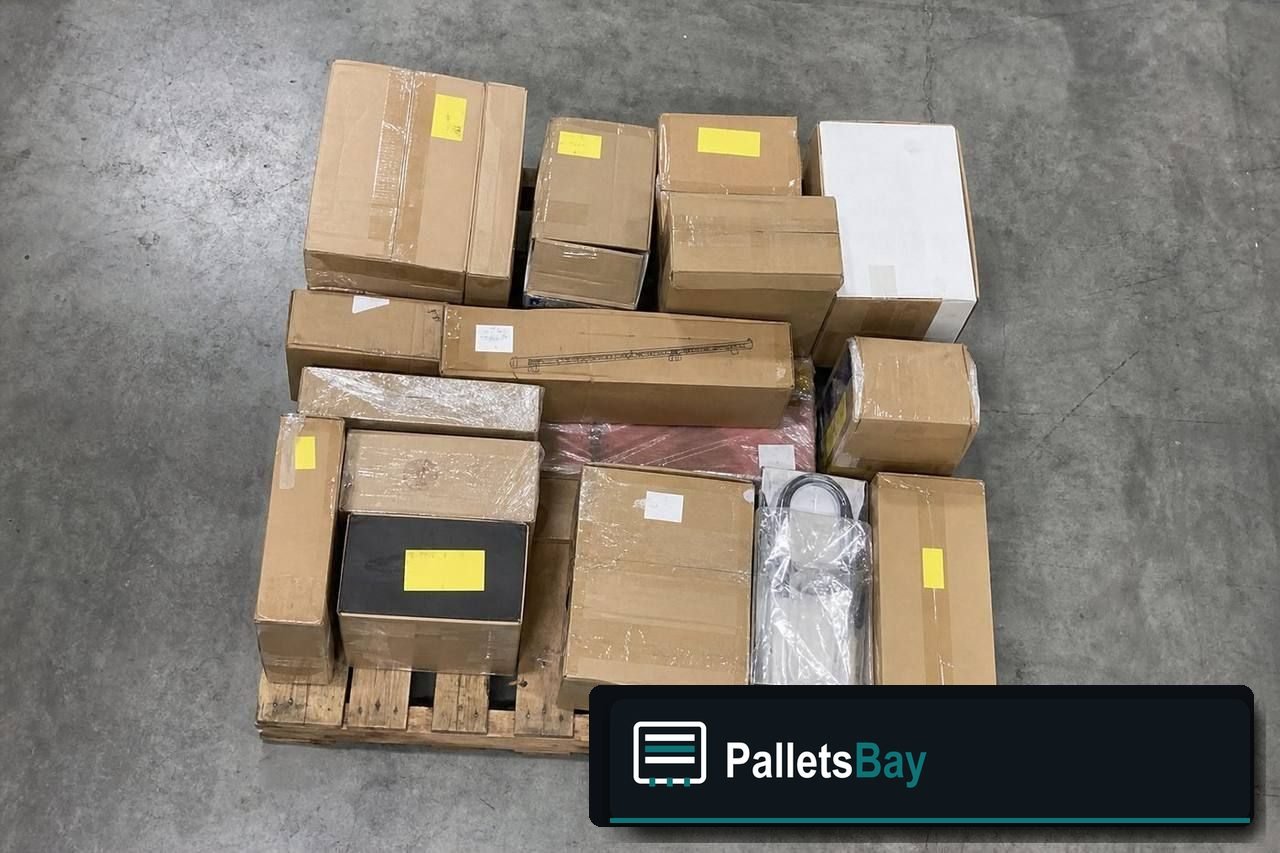Customer Return Merchandise Pallets — Pallet inventory close-up