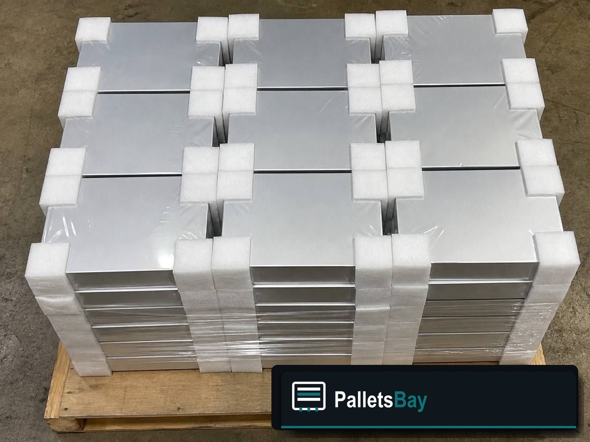 Laptop Pallets — Warehouse / shipping context